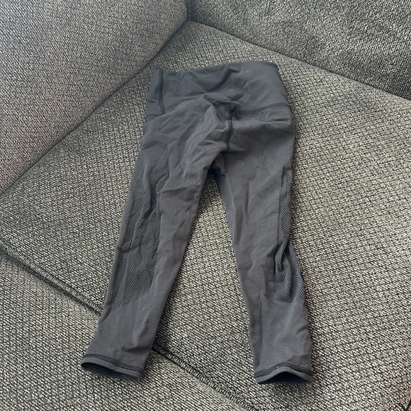 Size 2 Lululemon cropped leggings black - Picture 2 of 4